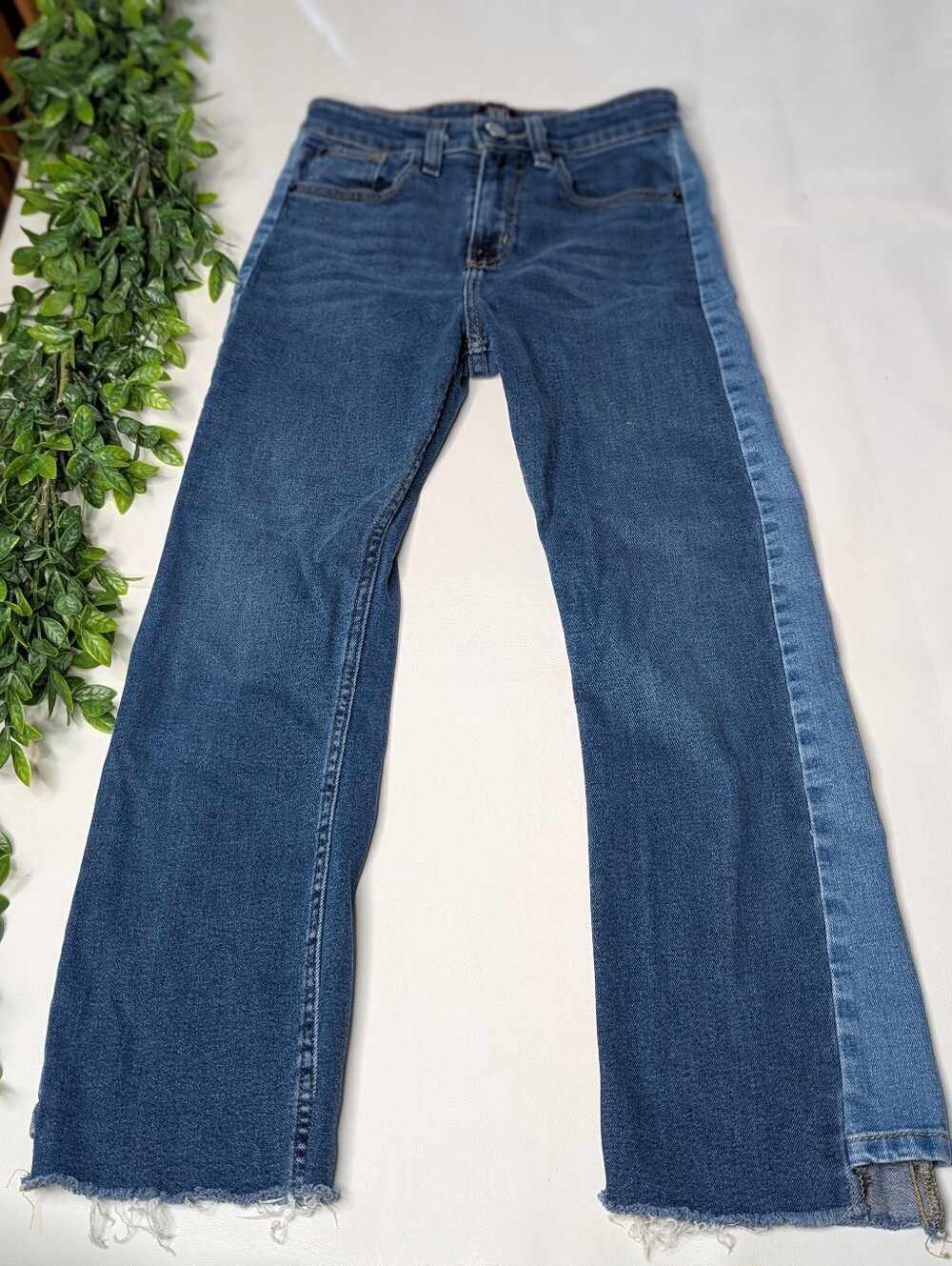 BDG Kick Flare High Rised Crop Jean Size 26 2-Toned